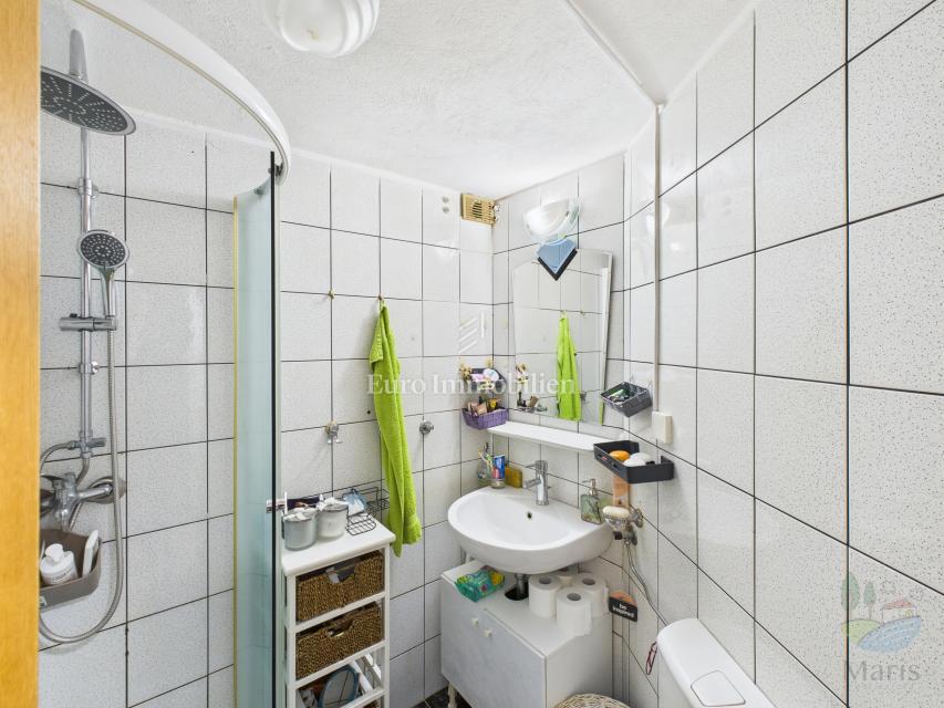 Casa con 4 appartamenti e piscina, 350 m dal mare