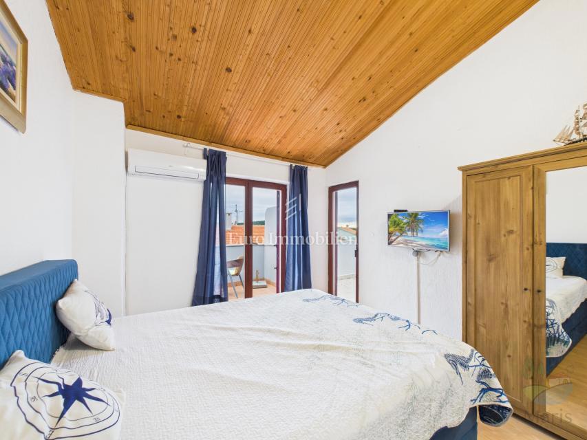 Casa con 4 appartamenti e piscina, 350 m dal mare