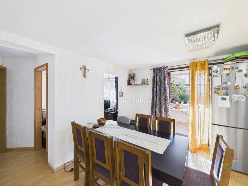 Casa con 4 appartamenti e piscina, 350 m dal mare