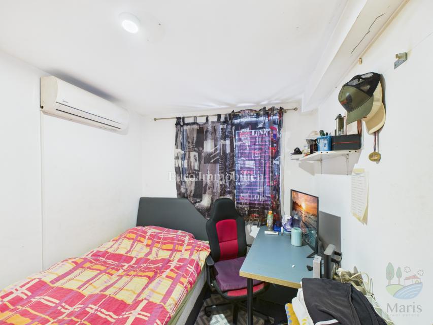 Casa con 4 appartamenti e piscina, 350 m dal mare