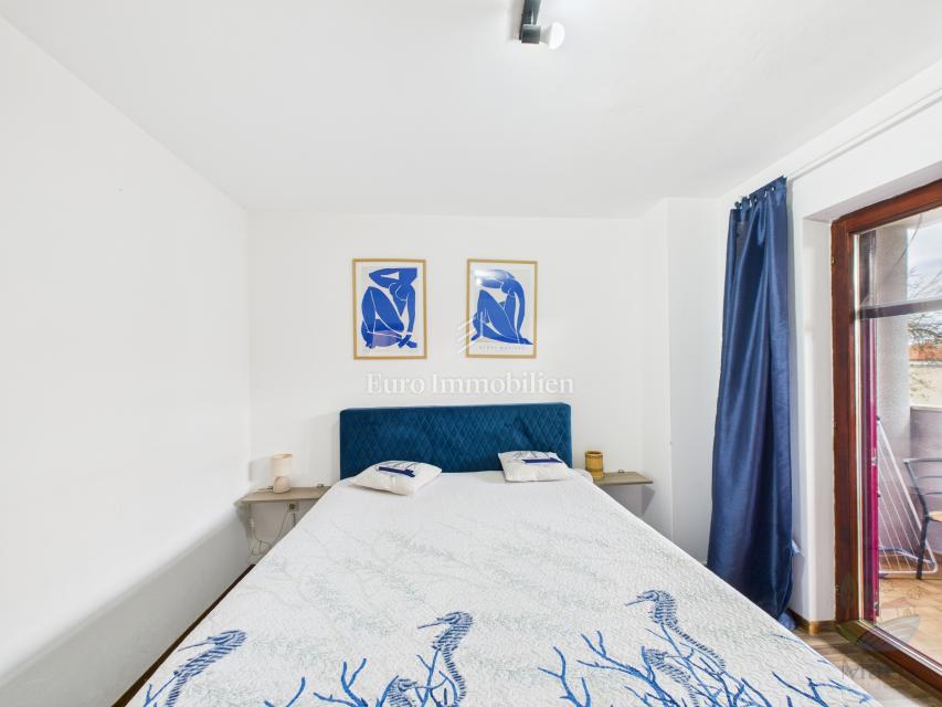 Casa con 4 appartamenti e piscina, 350 m dal mare