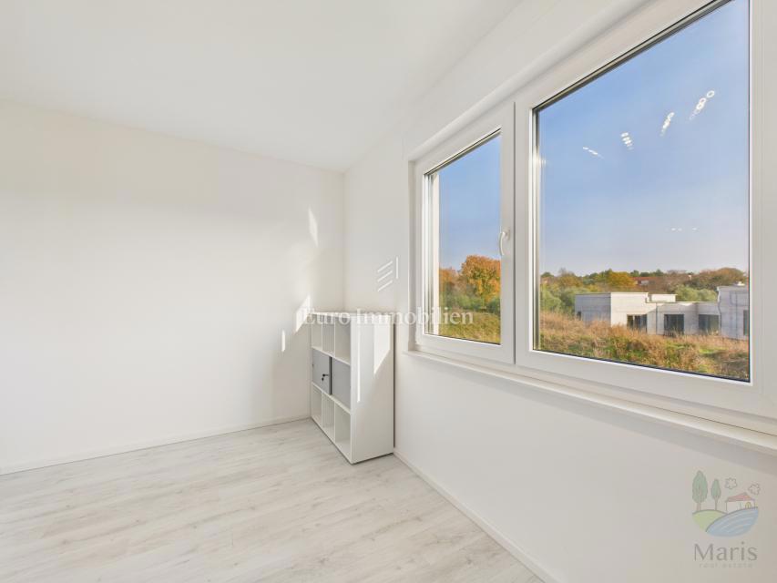 Moderna casa familiare con piscina riscaldata