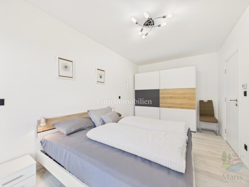 Moderna casa familiare con piscina riscaldata