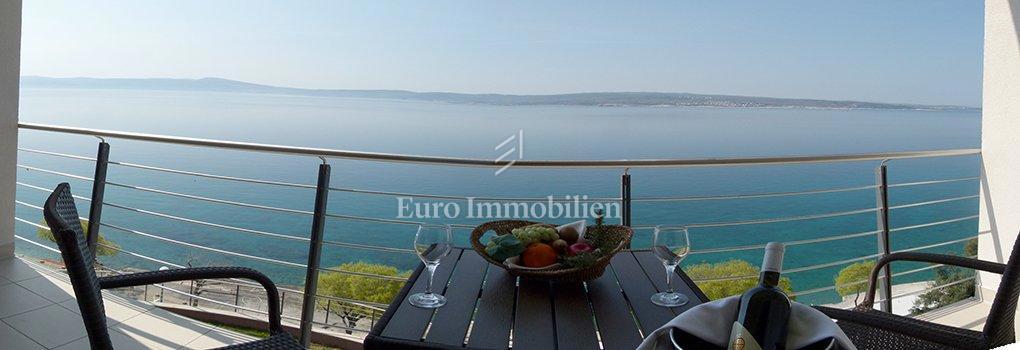 Hotel in vendita, prima fila al mare