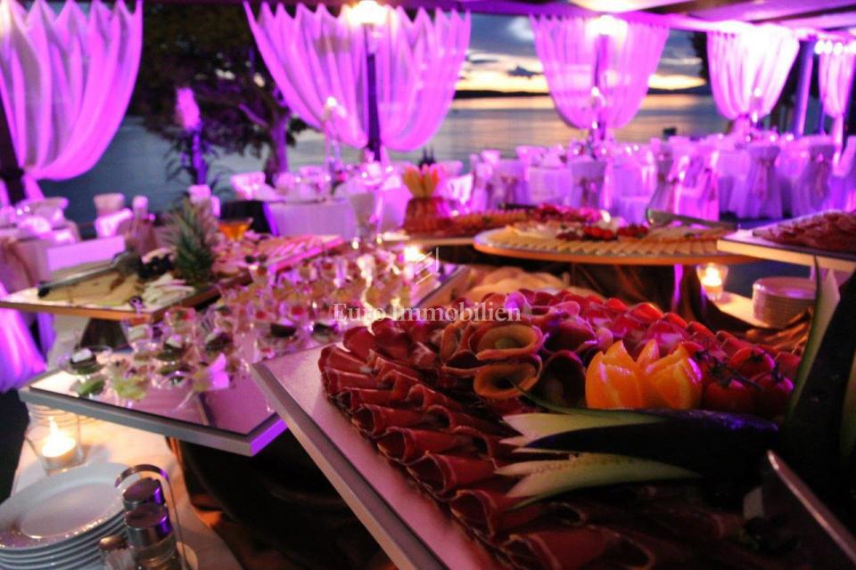 Hotel in vendita, prima fila al mare