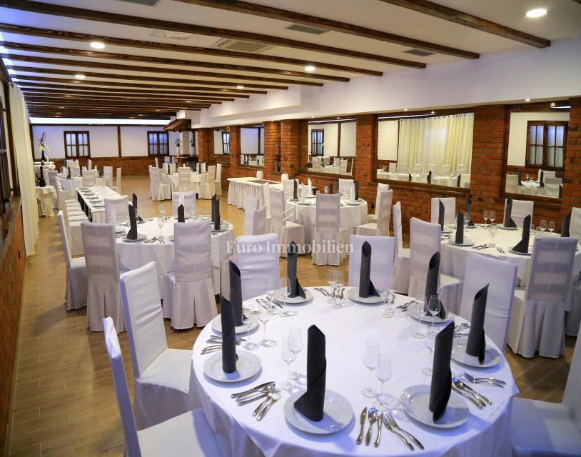 Hotel in vendita, prima fila al mare