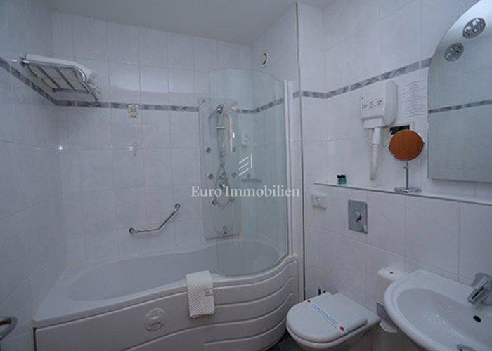 Hotel in vendita, prima fila al mare