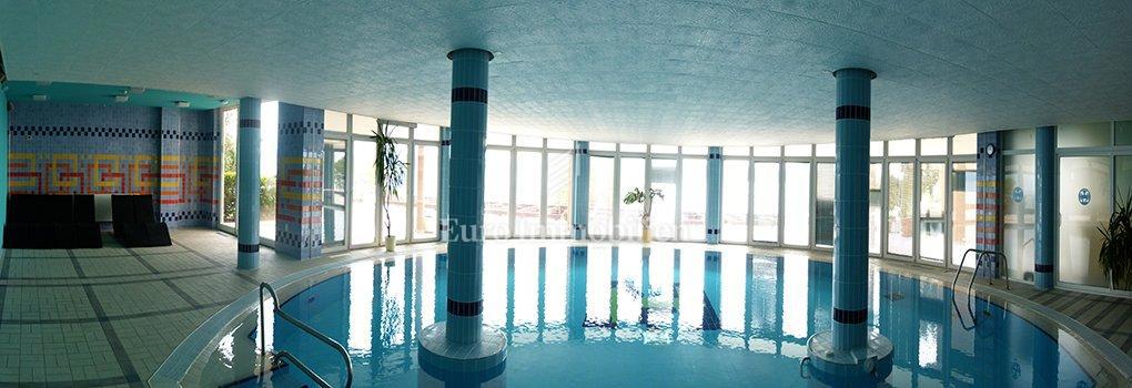 Hotel in vendita, prima fila al mare