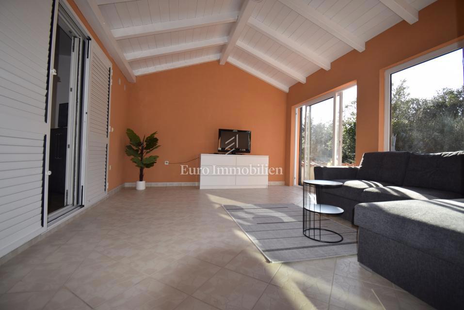 Appartamento con giardino, vicino al mare