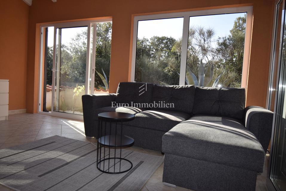 Appartamento con giardino, vicino al mare