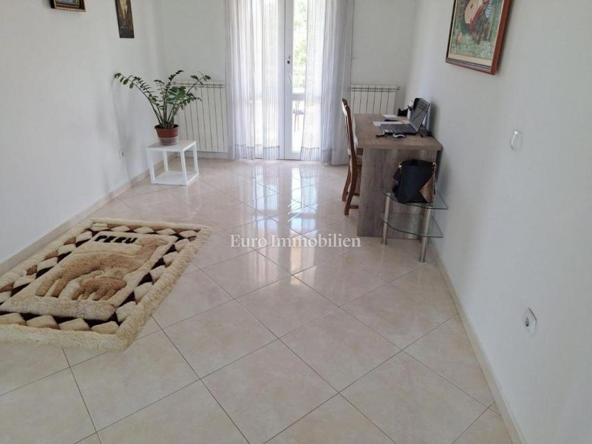 Labin - casa familiare con ampio giardino