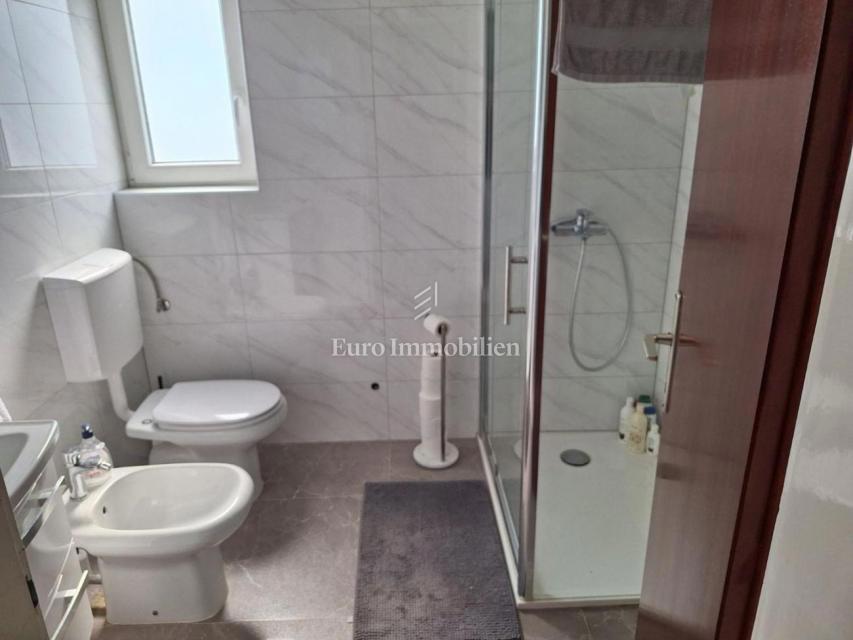 Labin - casa familiare con ampio giardino