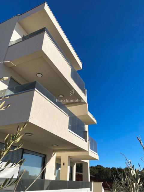 Appartamenti in edificio residenziale vicino al mare, Pag