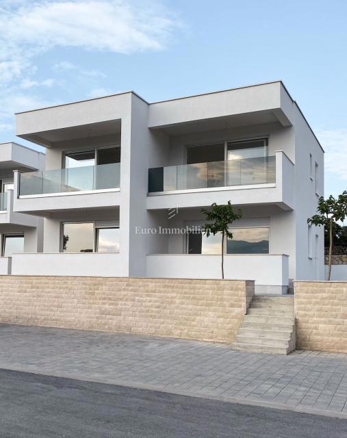 Appartamenti in edificio residenziale vicino al mare, Pag