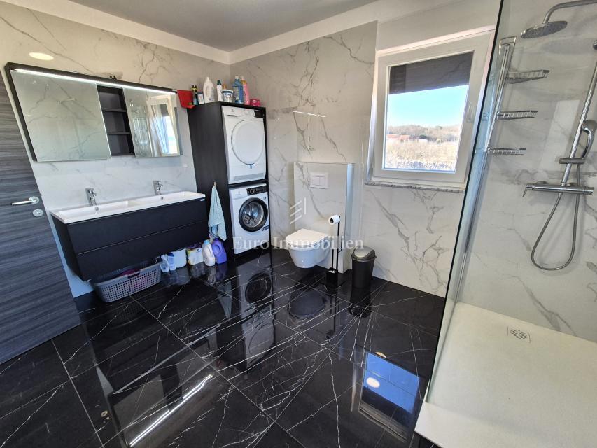 Vrbnik - Casa indipendente con vista mare!