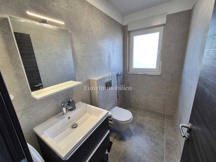 Vrbnik - Casa indipendente con vista mare!