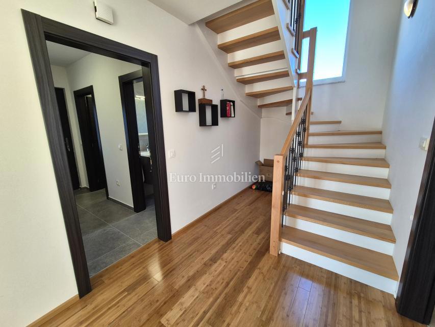 Vrbnik - Casa indipendente con vista mare!