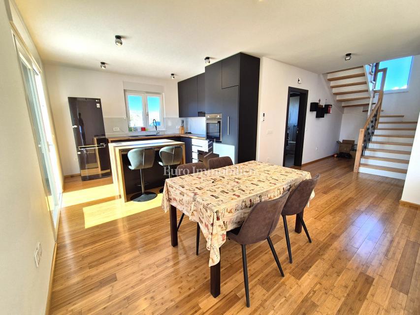 Vrbnik - Casa indipendente con vista mare!