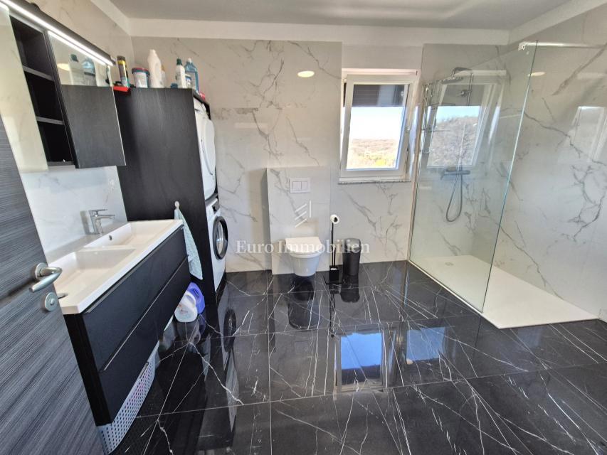 Vrbnik - Casa indipendente con vista mare!