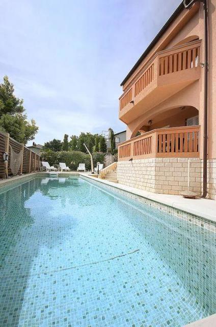 Novi Vinodolski casa con piscina