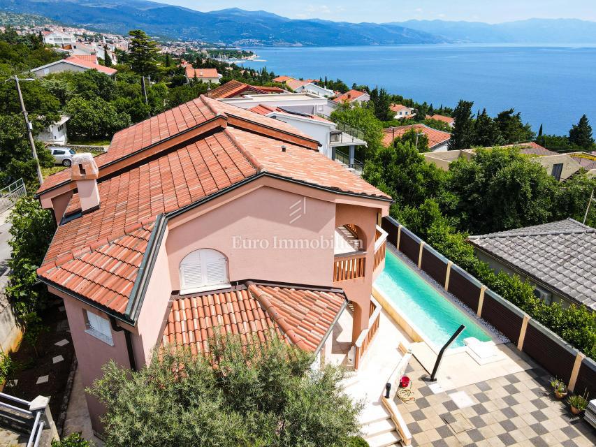 Novi Vinodolski casa con piscina