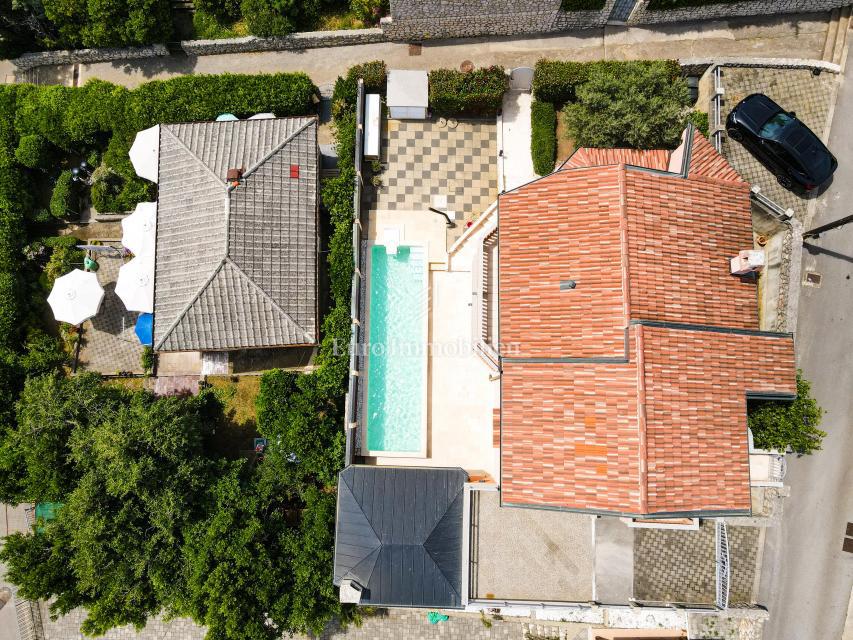 Novi Vinodolski casa con piscina