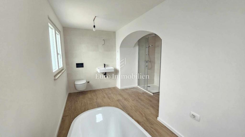 Casa in pietra nel centro storico con vista mare - Visignano