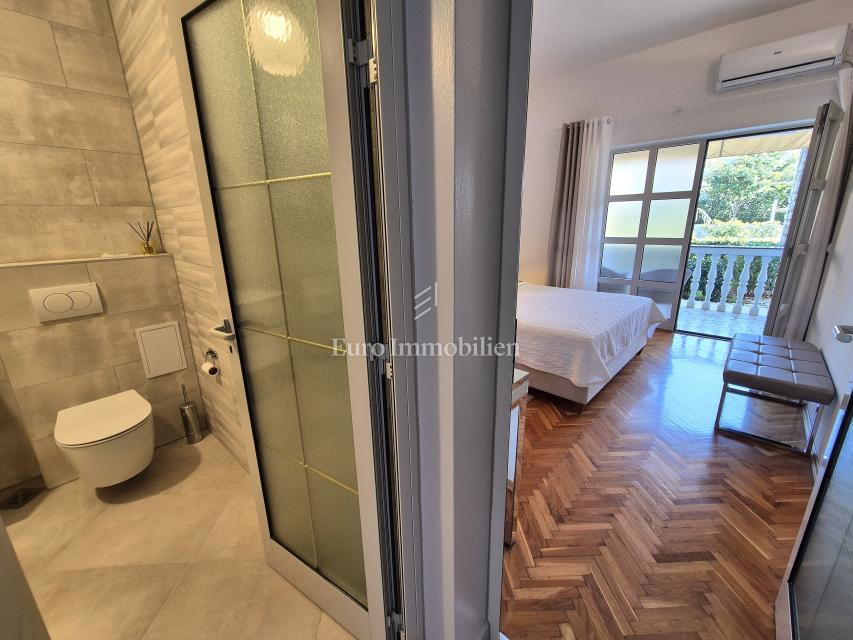 Appartamento arredato al piano terra con giardino