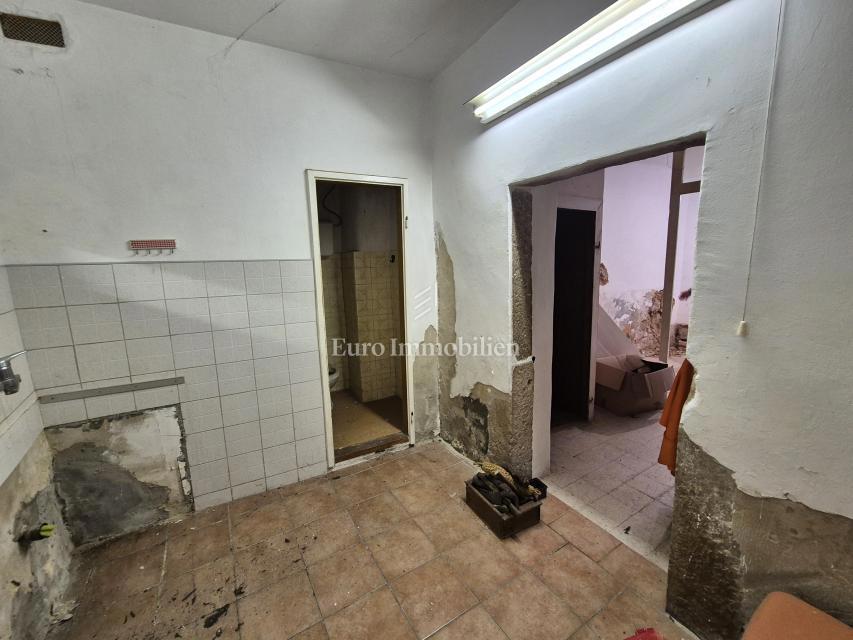 Selce - casa in pietra da ristrutturare, a 50 m dal mare