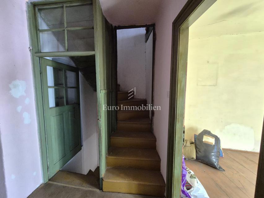 Selce - casa in pietra da ristrutturare, a 50 m dal mare