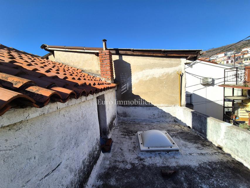 Selce - casa in pietra da ristrutturare, a 50 m dal mare