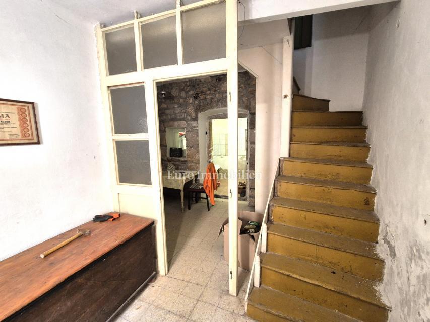 Selce - casa in pietra da ristrutturare, a 50 m dal mare