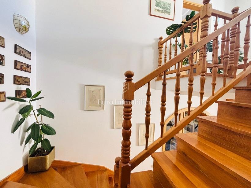 Isola di Pag – Casa con bel giardino, prima fila al mare