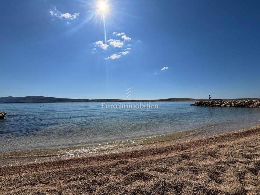 Isola di Pag – Casa con bel giardino, prima fila al mare