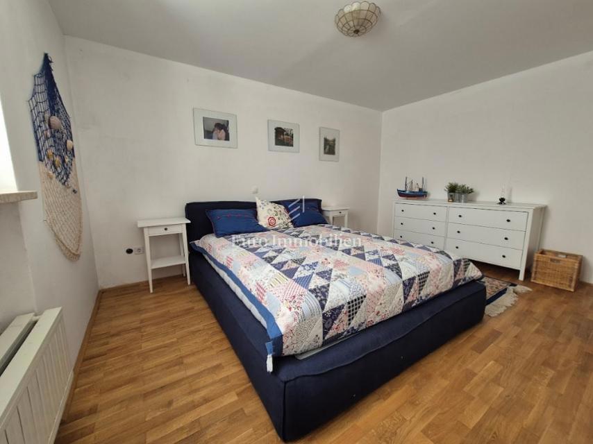 Isola di Pag – Casa con bel giardino, prima fila al mare