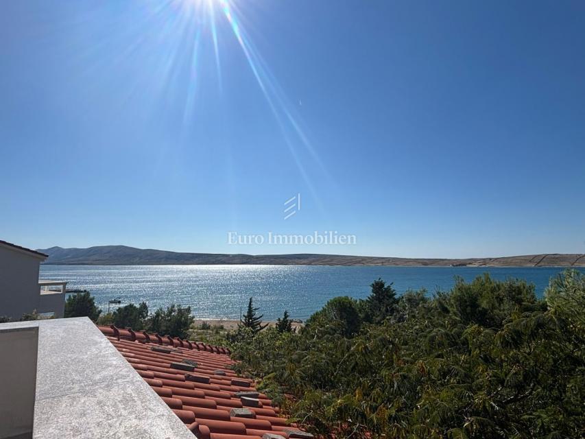 Isola di Pag – Casa con bel giardino, prima fila al mare