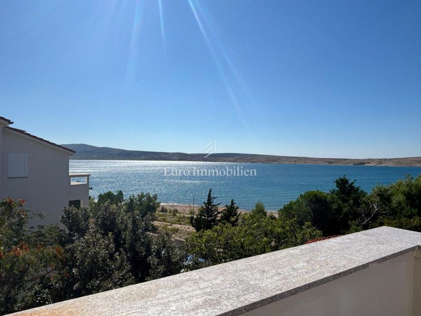 Isola di Pag – Casa con bel giardino, prima fila al mare