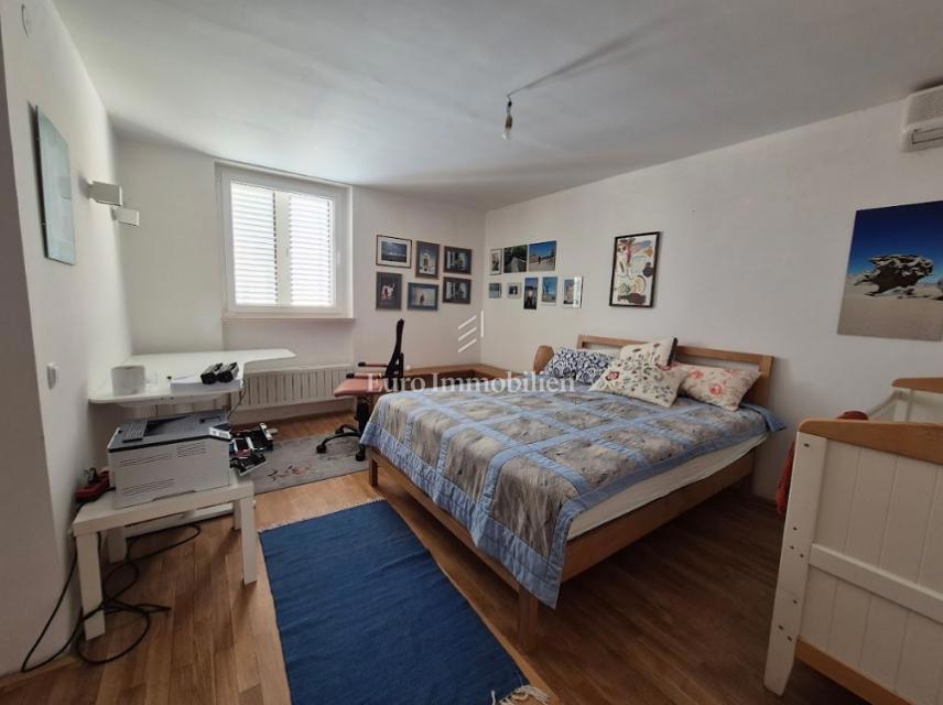 Isola di Pag – Casa con bel giardino, prima fila al mare