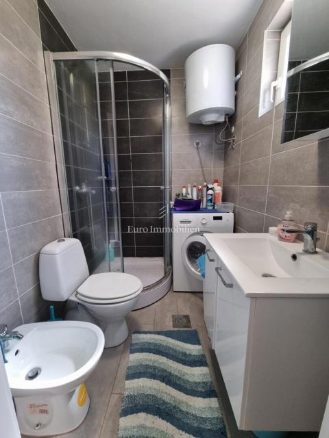 Parenzo - casa con giardino paesaggistico, a 1,5 km dalla spiaggia