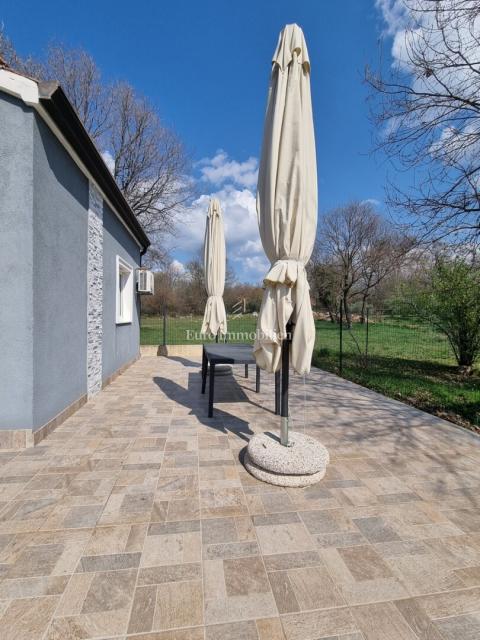 Parenzo - casa con giardino paesaggistico, a 1,5 km dalla spiaggia