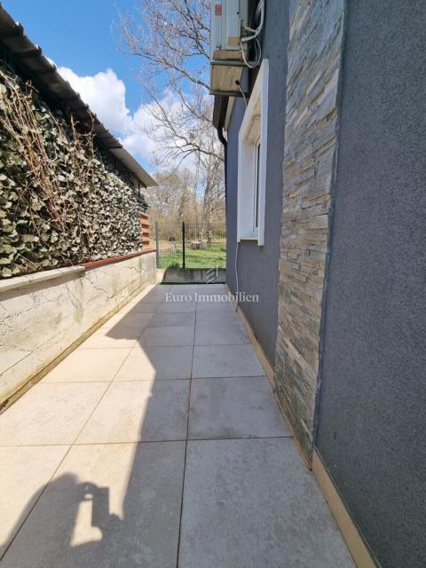 Parenzo - casa con giardino paesaggistico, a 1,5 km dalla spiaggia