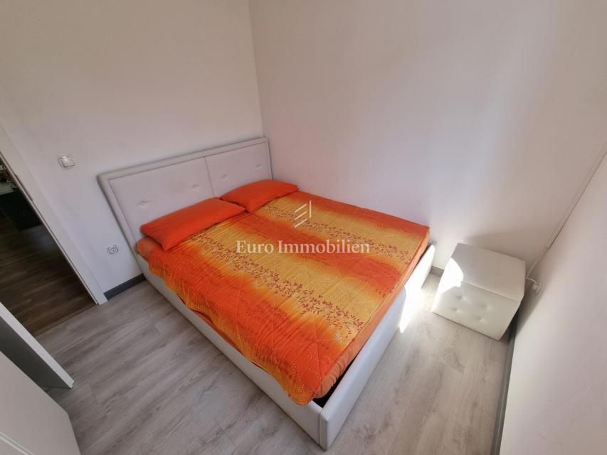 Parenzo - casa con giardino paesaggistico, a 1,5 km dalla spiaggia