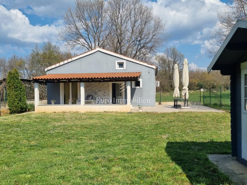 Parenzo - casa con giardino paesaggistico, a 1,5 km dalla spiaggia