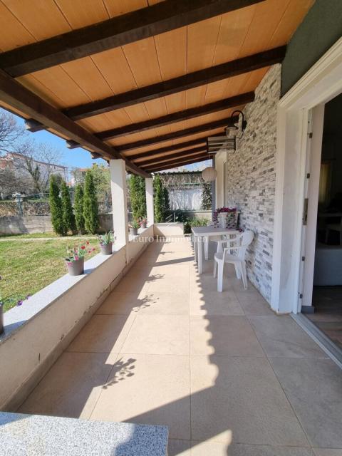 Parenzo - casa con giardino paesaggistico, a 1,5 km dalla spiaggia