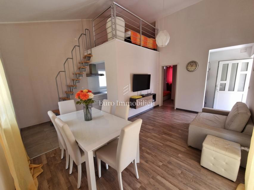 Parenzo - casa con giardino paesaggistico, a 1,5 km dalla spiaggia