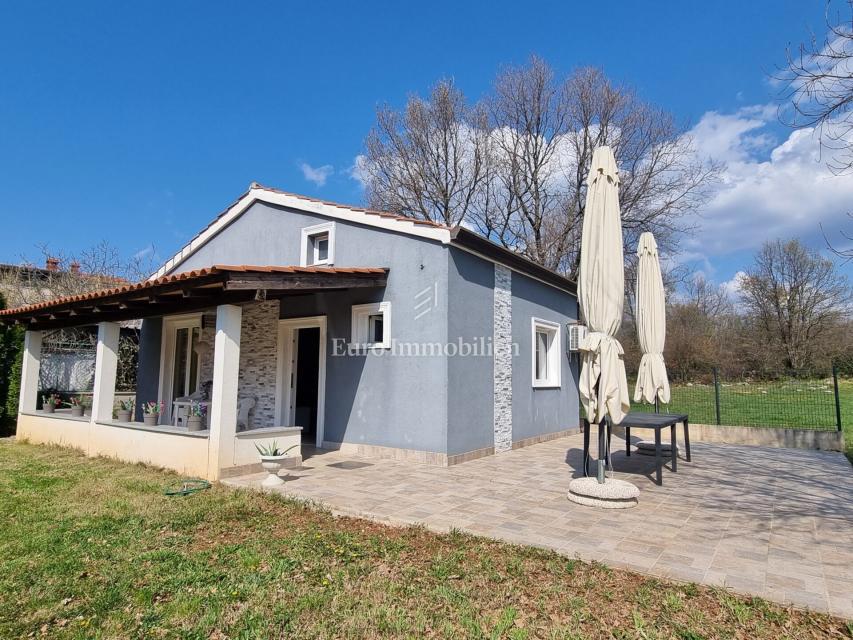 Parenzo - casa con giardino paesaggistico, a 1,5 km dalla spiaggia