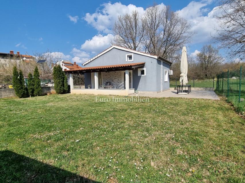 Parenzo - casa con giardino paesaggistico, a 1,5 km dalla spiaggia