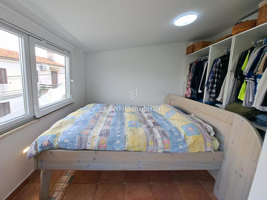 Omišalj - casa con cortile nel centro storico