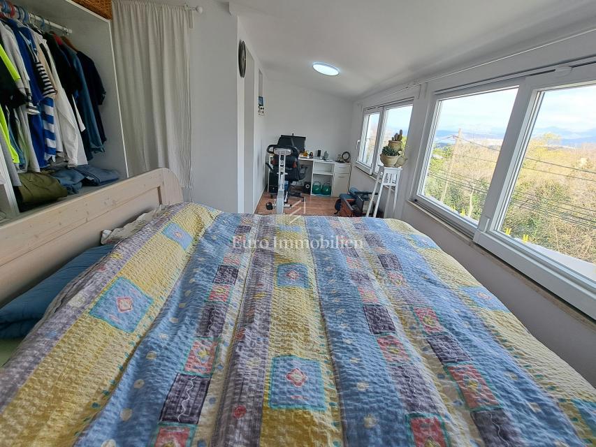 Omišalj - casa con cortile nel centro storico