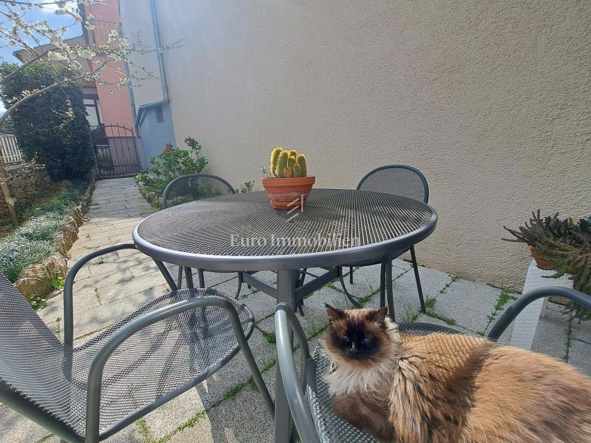 Omišalj - casa con cortile nel centro storico